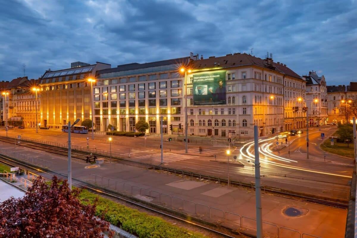 Chic Central Flat With River View Budapest Exteriör bild