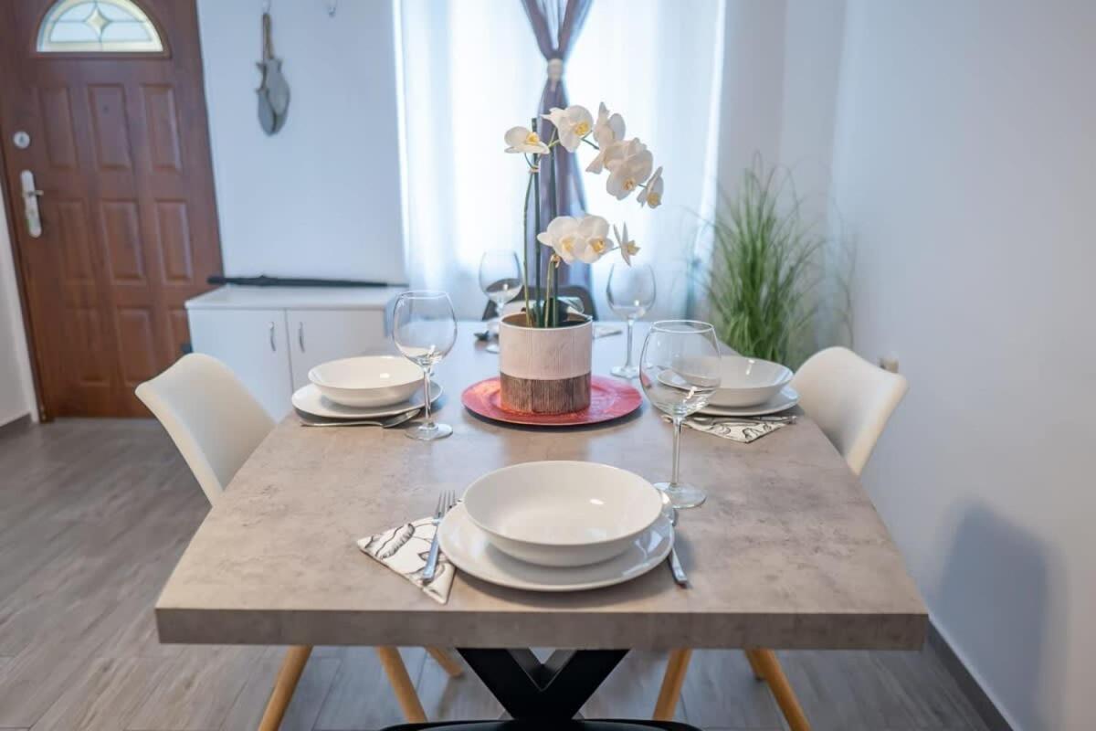 Chic Central Flat With River View Budapest Exteriör bild