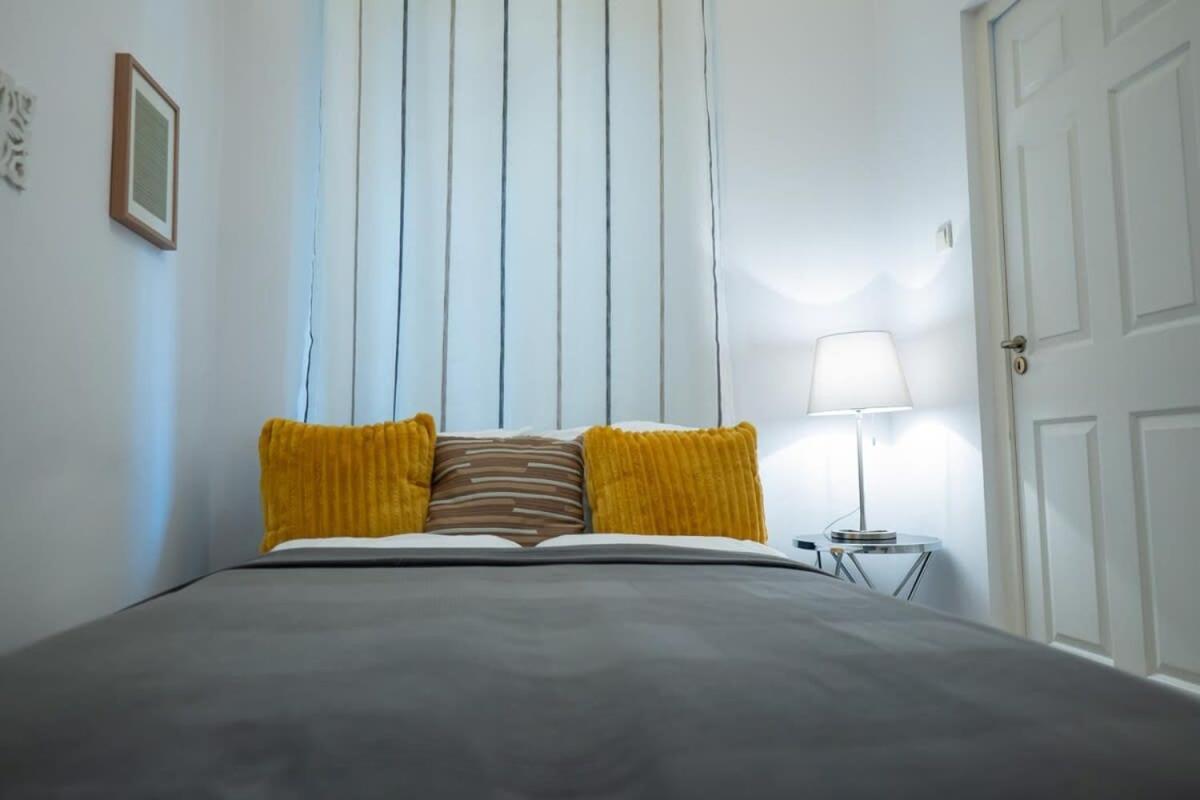 Chic Central Flat With River View Budapest Exteriör bild