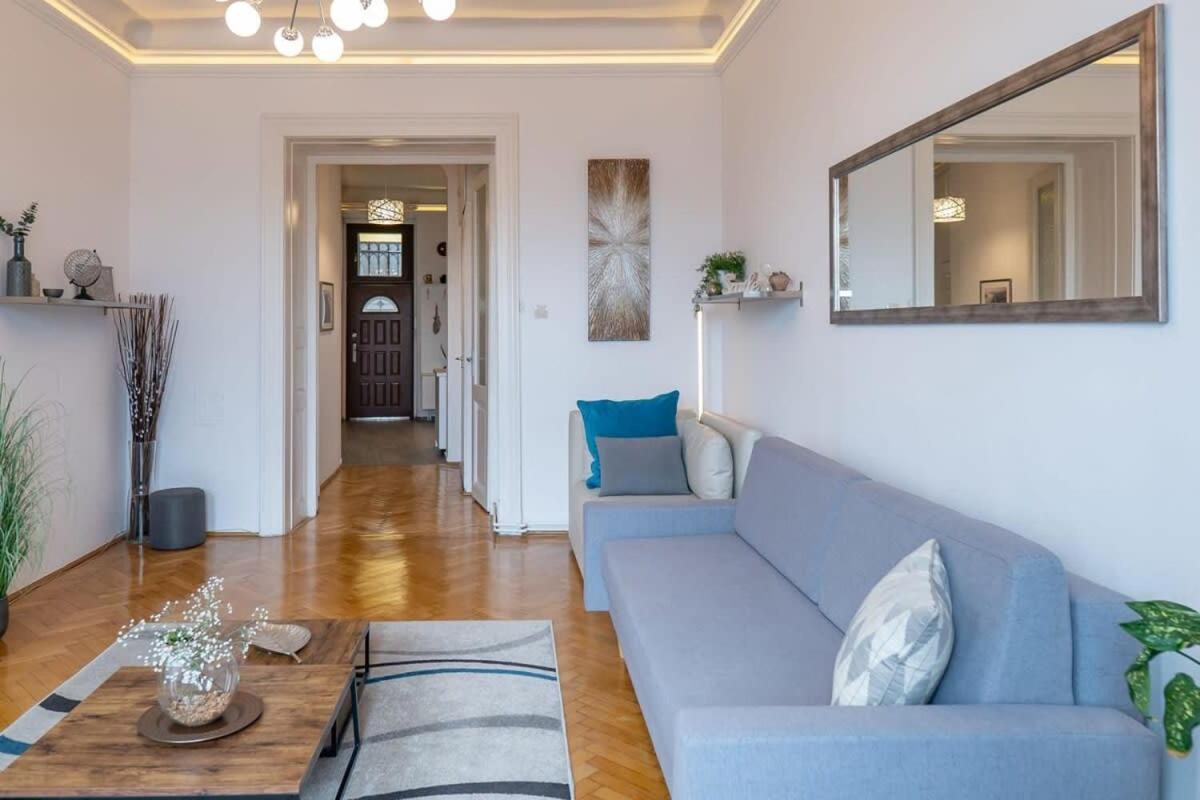 Chic Central Flat With River View Budapest Exteriör bild