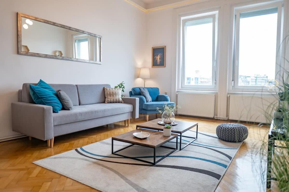 Chic Central Flat With River View Budapest Exteriör bild