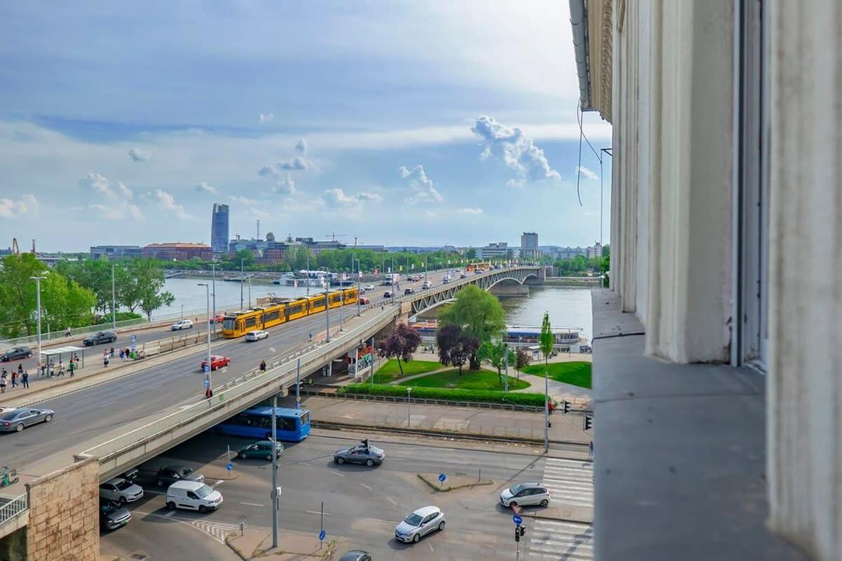 Chic Central Flat With River View Budapest Exteriör bild