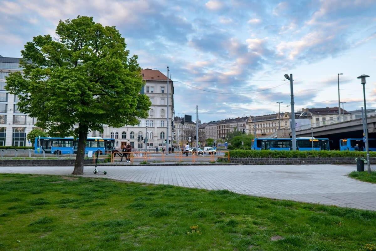 Chic Central Flat With River View Budapest Exteriör bild